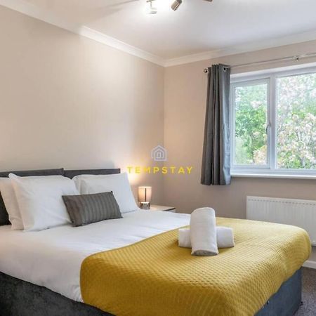 Cosy 2 Bed & Free Parking. Near Heathrow/Pinewood Villa Slough Exterior photo
