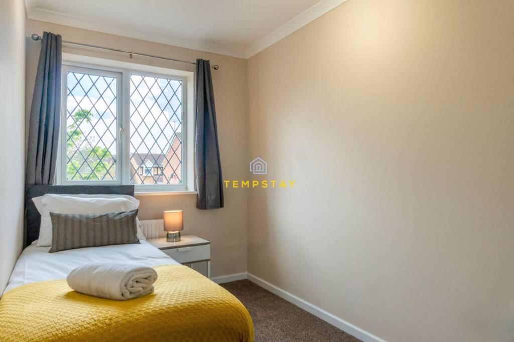 Cosy 2 Bed & Free Parking. Near Heathrow/Pinewood Villa Slough Exterior photo